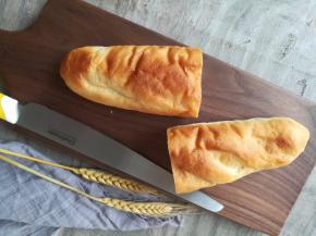 咸香长面包分成两段（咸香长面包食谱在上一篇有制作方法）