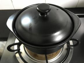 6、大火煮开后转小火。