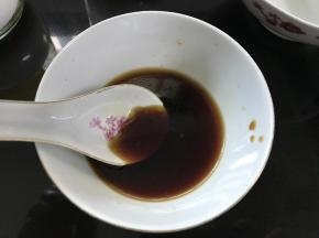 9、在焖饭的时候把酱汁调好。