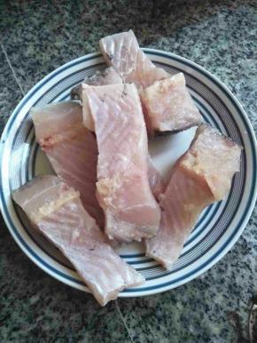 鱼块用料酒腌制十分钟