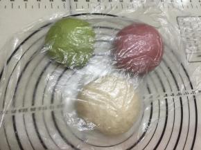 滚圆后盖保鲜膜松弛20分钟