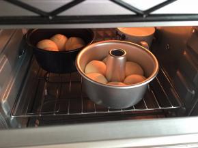 10. 送进烤箱调至发酵功能