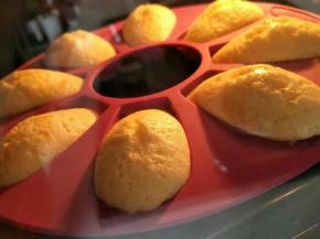 10分钟左右鼓起的小肚子，烤制15分钟左右即可。