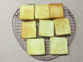 出炉后放在烤网上，晾凉