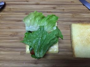 铺上生菜