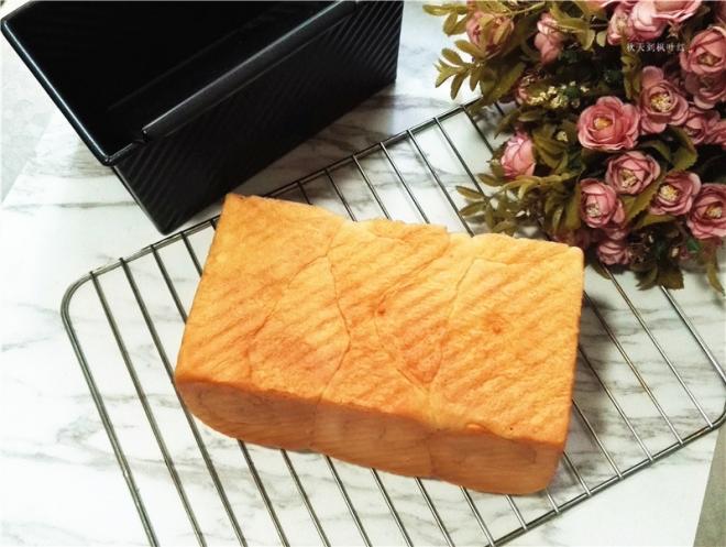 鸡蛋奶香吐司