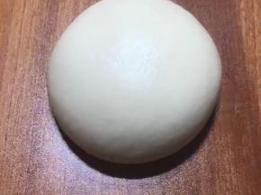 盖保鲜膜，进行第一次发酵，发酵2倍大。