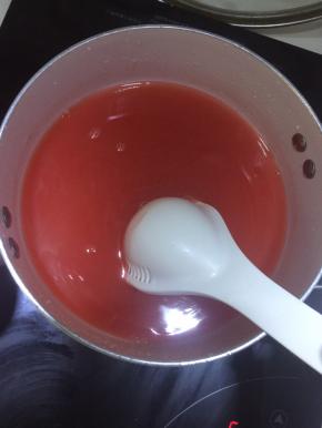 开火煮开，边煮边搅拌