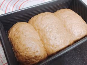 发到9分发即可拿出 
烤箱150度预热10分钟