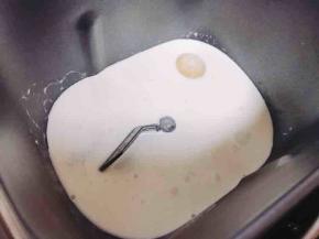 首先放入液体 糖 盐