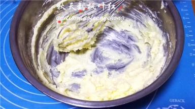 打发至颜色发白。