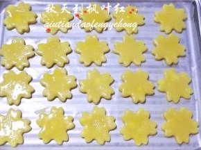 表面刷上蛋液。