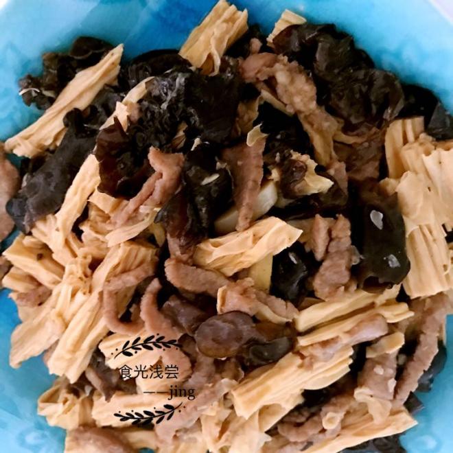 腐竹木耳炒肉