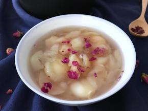 8、甜甜糯糯的百合汤。