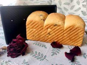 烤箱预热，200度，上下火烤40分钟左右