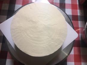 第二次抹面，然后用软刮刀修整漂亮，然后放冰箱冷藏