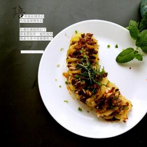 它没有薯条，薯片的松脆，却是外刚内心柔软，加上喜欢调料美味鲜香，荤素搭配，人百吃不厌。