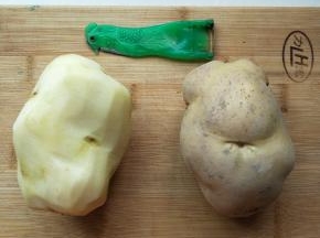 土豆洗净削皮