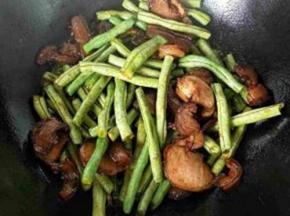 翻炒豆角稍微变软