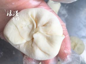 把切口处捏紧。