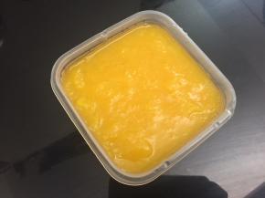 将煮好的南瓜果冻勺入模具中，放入冰箱冷藏