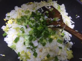 加入葱花头翻炒