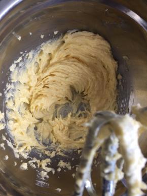 每次打至吸收才可以继续加入，这样才会保持蓬松状态