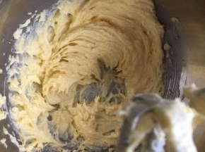 每次打至吸收才可以继续加入，这样才会保持蓬松状态