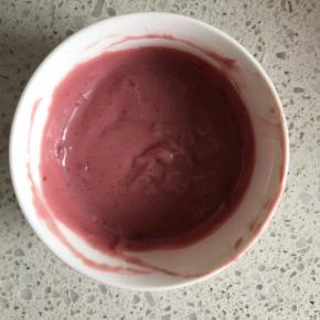 搅拌均匀至无粉类颗粒，盖上保鲜膜