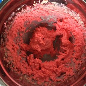  打发好的黄油蓬松羽毛状