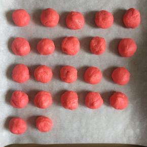 把面团分为20g一个的小面团