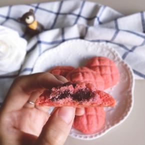 咬一口，树莓麻薯夹馅的曲奇哦～