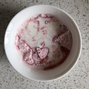 加入融化的黄油和牛奶