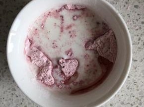 加入融化的黄油和牛奶