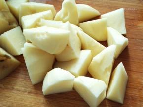 土豆洗净去皮切块