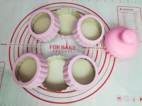 1. 用到法焙客的圆形蛋挞模，粉嫩的颜色萌化女人心