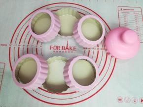1. 用到法焙客的圆形蛋挞模，粉嫩的颜色萌化女人心