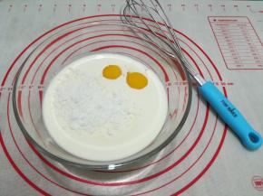 12. 蛋挞水中的材料全部混合用手抽搅拌