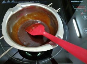 10. 全脂牛奶和巧克力酱加热到50度