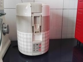 插上电源，按定时键4次，灯10、30都亮，表示煮粥时间为40分钟。