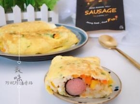 一口咬下去，香浓鲜美的香肠和米饭鸡蛋触动了最最最美的美食篇章。
