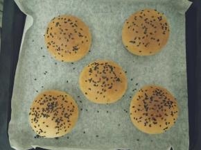 预热烤箱180度，中层烤20分钟左右。最后几分钟注意盖锡纸。