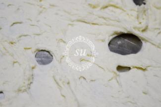 当面团推出后，破洞边缘光滑，底部不黏手时就可以了