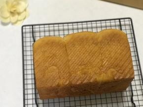 我的小烤箱温度不准确所以上色有点过度了，不过也有人就喜欢这种感觉的