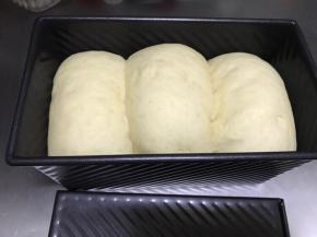 二发到模具的八分满就可以预热烤箱准备烤了