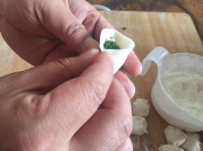 左右两边捏在一起