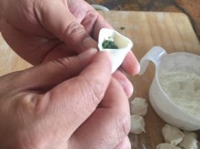 左右两边捏在一起