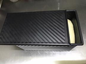 加上盖子放中下层150度35分钟左右