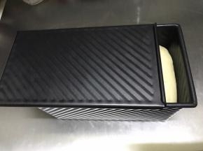 加上盖子放中下层150度35分钟左右