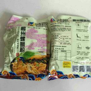 这就是我在网上买的柳州螺蛳粉，味道不错哦，做法也很简单。
